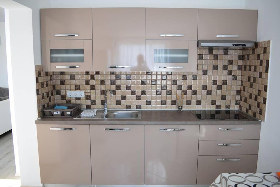 Apartmani Celjak Паг Экстерьер фото