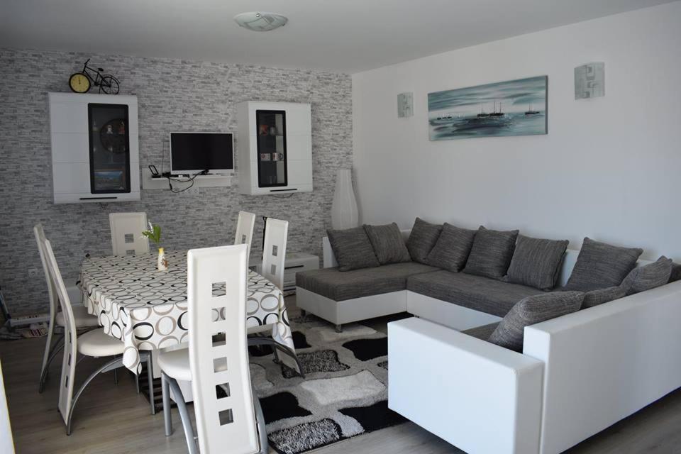 Apartmani Celjak Паг Экстерьер фото