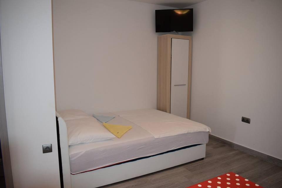Apartmani Celjak Паг Экстерьер фото