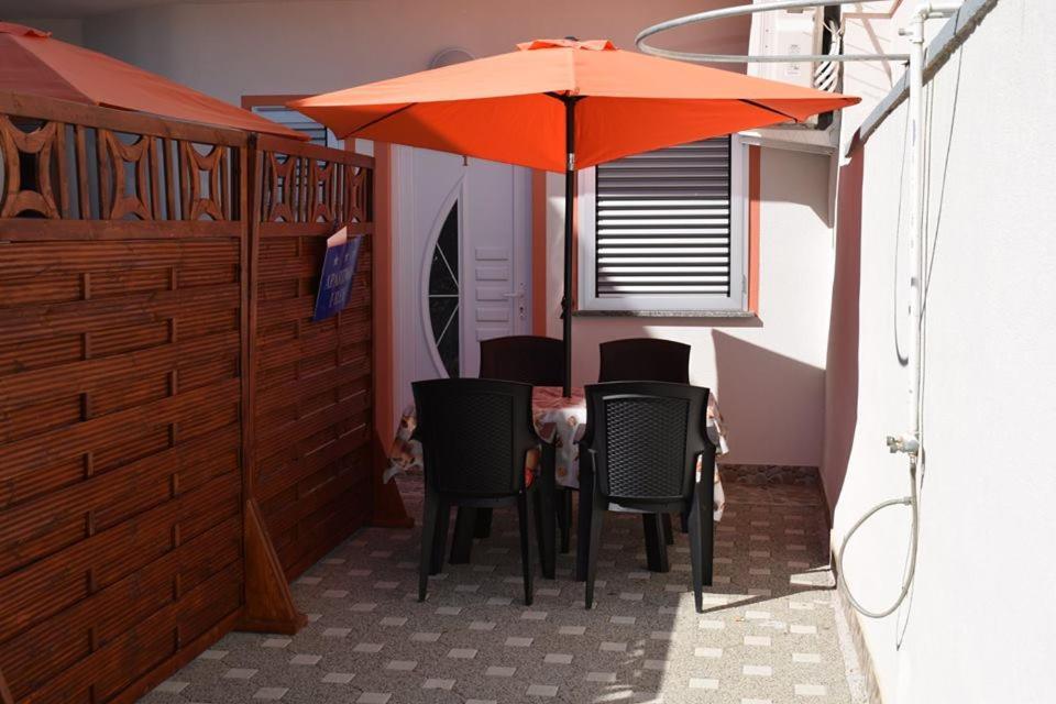Apartmani Celjak Паг Экстерьер фото