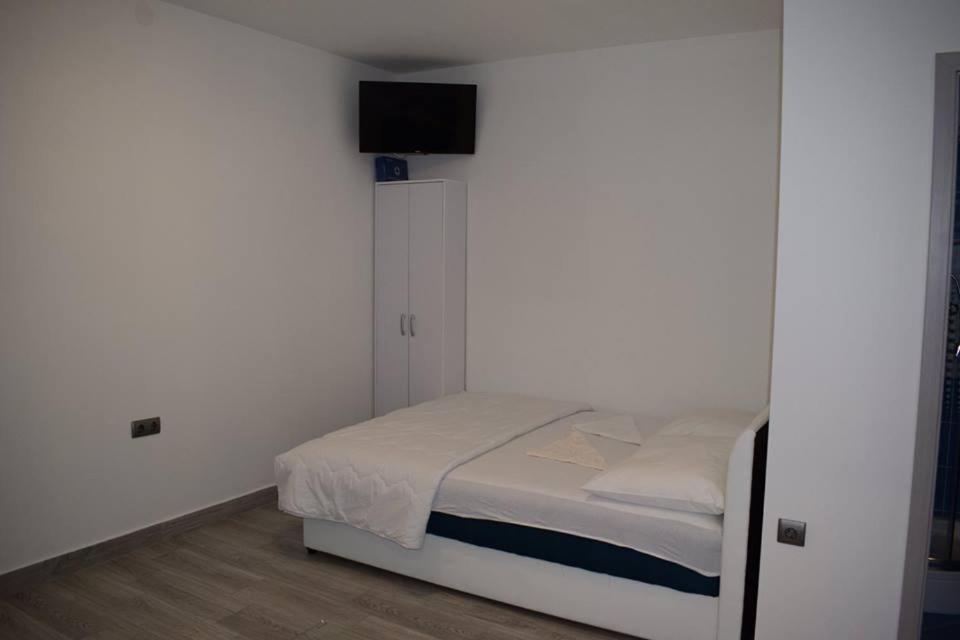 Apartmani Celjak Паг Экстерьер фото